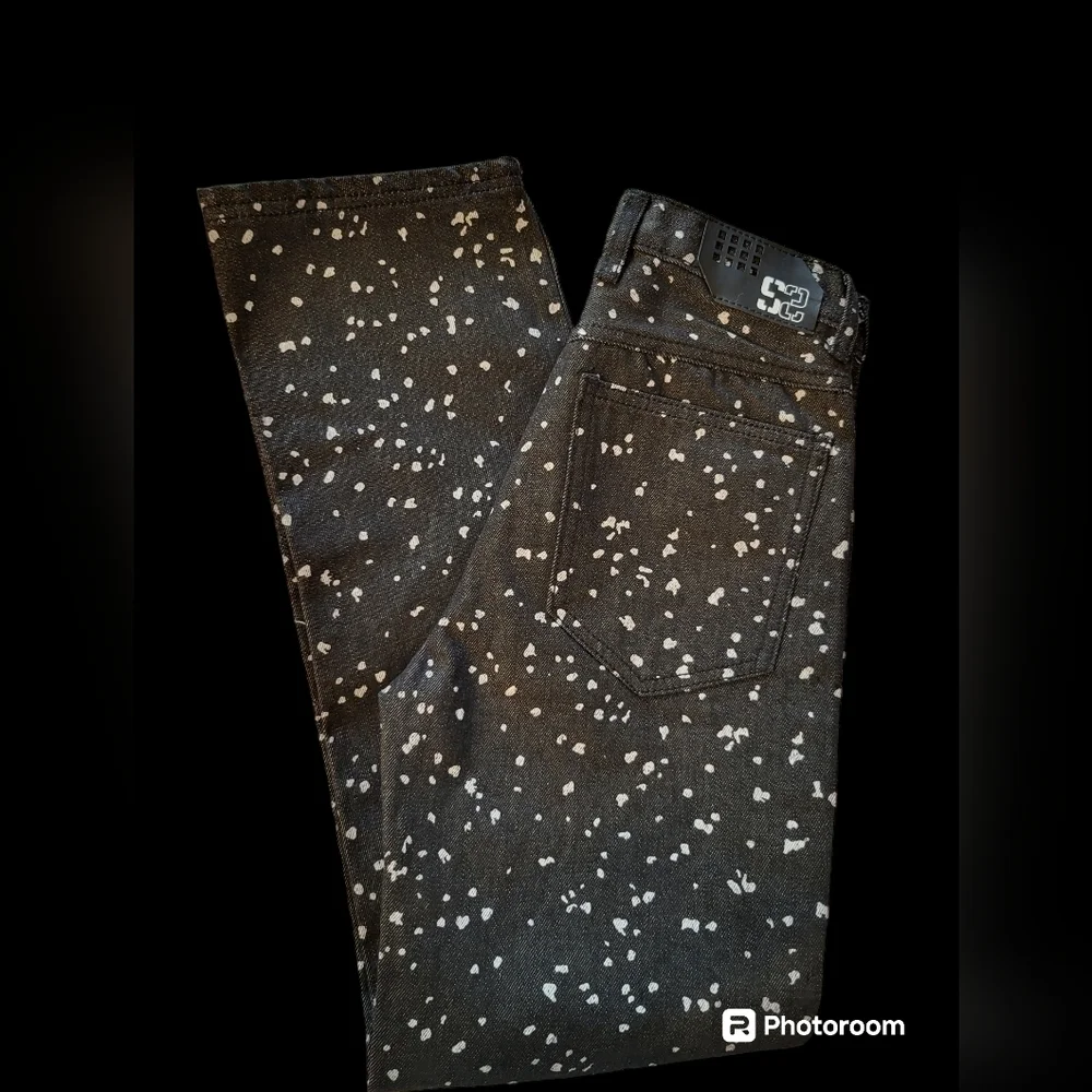 NWT Sacred Crown size 12 slim Black Premium black with Grey splatter paint
